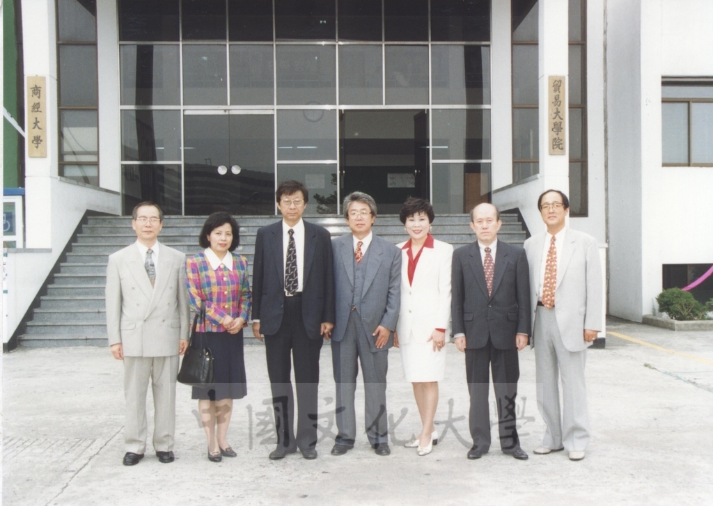 1995年9月28日至10月1日董事長張鏡湖率同董事穆閩珠、學務長陳嘉遠、韓文系副教授吳惠純出訪韓國的圖檔，第24張，共48張