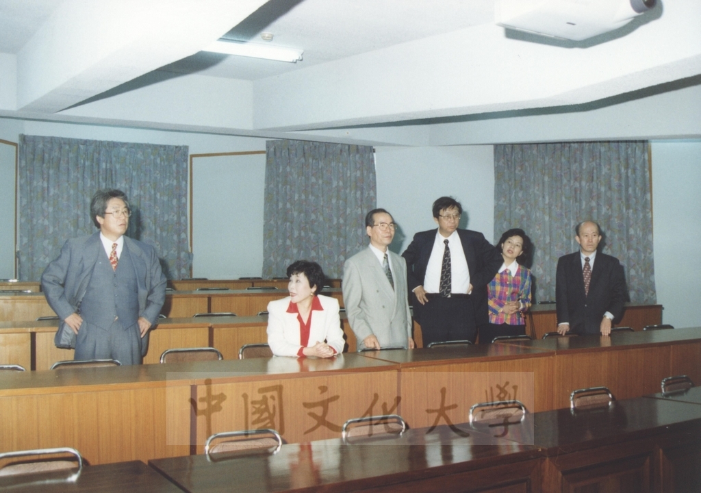 1995年9月28日至10月1日董事長張鏡湖率同董事穆閩珠、學務長陳嘉遠、韓文系副教授吳惠純出訪韓國的圖檔，第27張，共48張