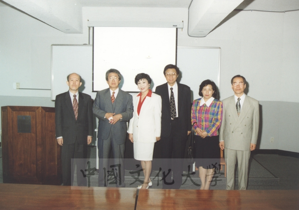 1995年9月28日至10月1日董事長張鏡湖率同董事穆閩珠、學務長陳嘉遠、韓文系副教授吳惠純出訪韓國的圖檔，第29張，共48張