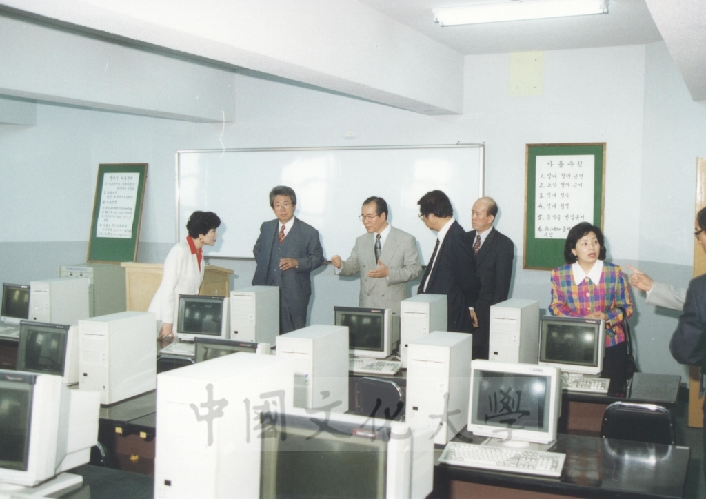 1995年9月28日至10月1日董事長張鏡湖率同董事穆閩珠、學務長陳嘉遠、韓文系副教授吳惠純出訪韓國的圖檔，第31張，共48張