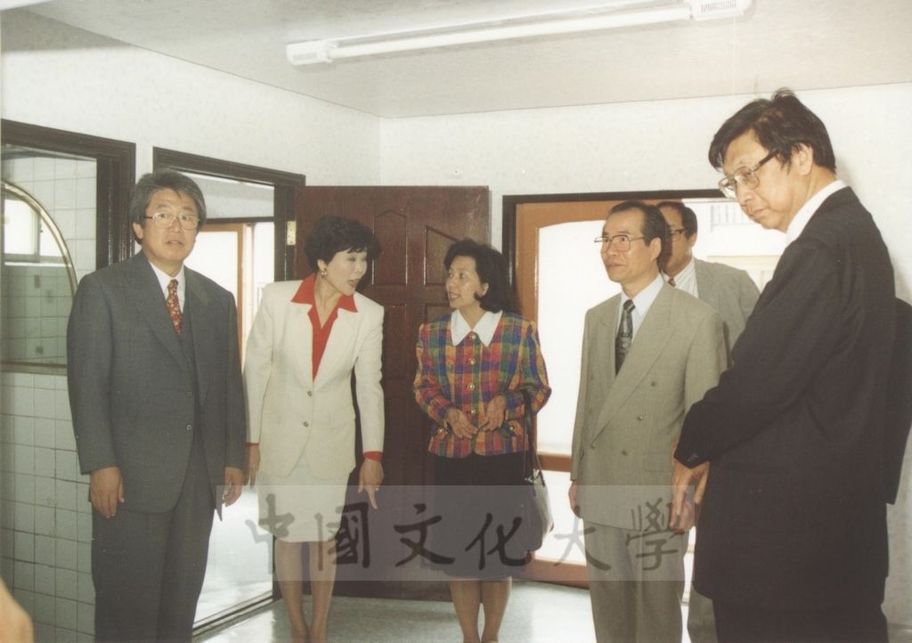 1995年9月28日至10月1日董事長張鏡湖率同董事穆閩珠、學務長陳嘉遠、韓文系副教授吳惠純出訪韓國的圖檔，第32張，共48張