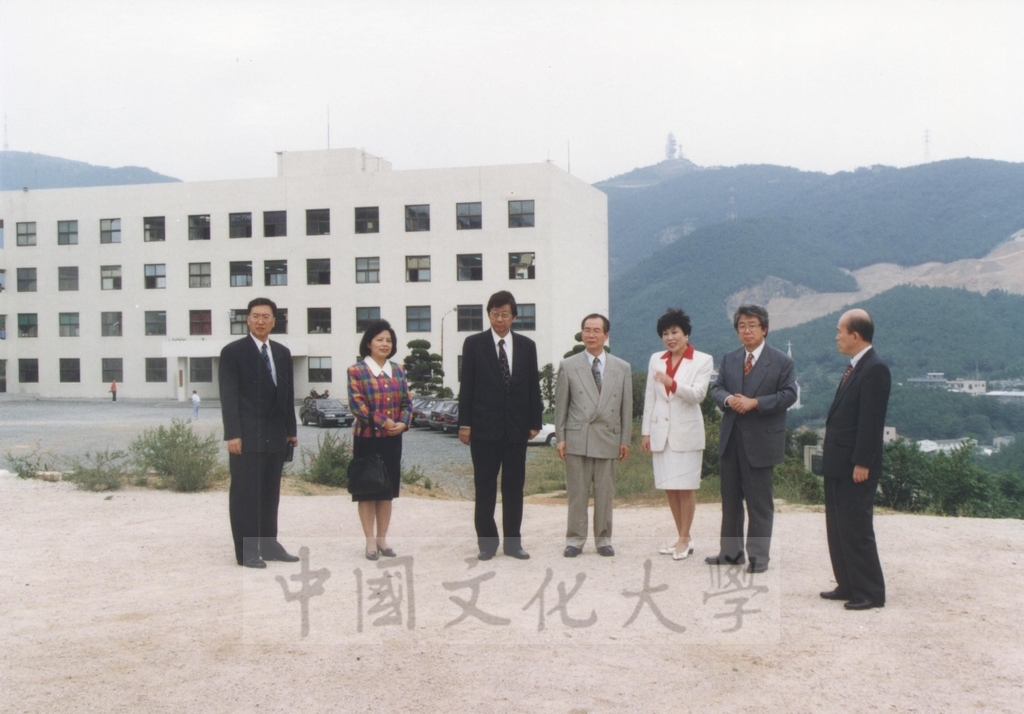 1995年9月28日至10月1日董事長張鏡湖率同董事穆閩珠、學務長陳嘉遠、韓文系副教授吳惠純出訪韓國的圖檔，第34張，共48張