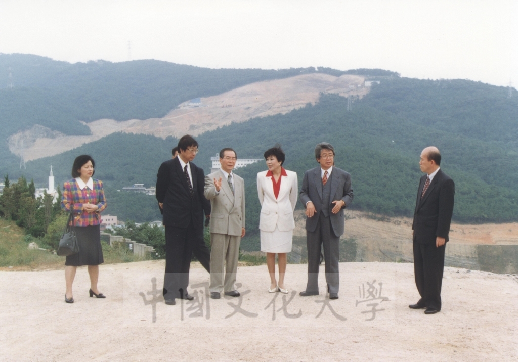 1995年9月28日至10月1日董事長張鏡湖率同董事穆閩珠、學務長陳嘉遠、韓文系副教授吳惠純出訪韓國的圖檔，第35張，共48張