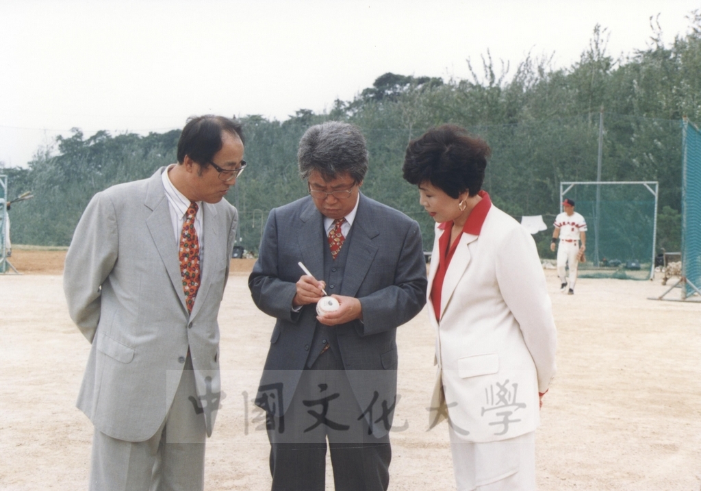 1995年9月28日至10月1日董事長張鏡湖率同董事穆閩珠、學務長陳嘉遠、韓文系副教授吳惠純出訪韓國的圖檔，第36張，共48張