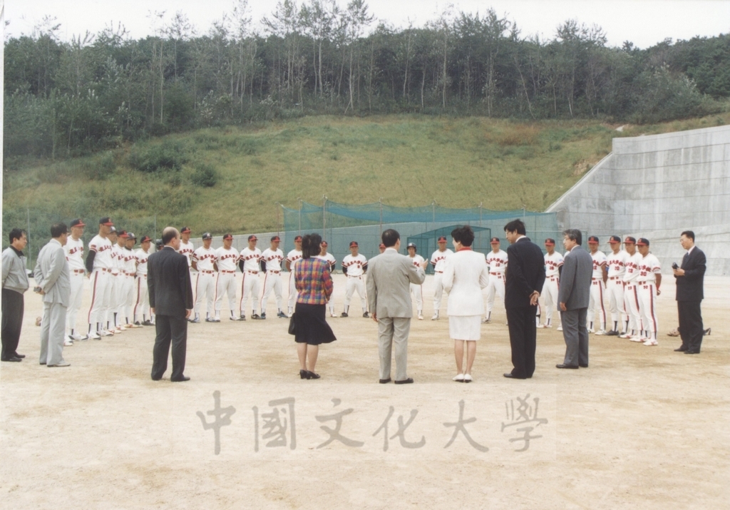 1995年9月28日至10月1日董事長張鏡湖率同董事穆閩珠、學務長陳嘉遠、韓文系副教授吳惠純出訪韓國的圖檔，第41張，共48張