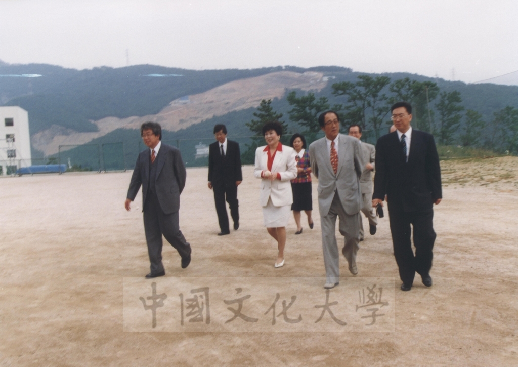 1995年9月28日至10月1日董事長張鏡湖率同董事穆閩珠、學務長陳嘉遠、韓文系副教授吳惠純出訪韓國的圖檔，第43張，共48張
