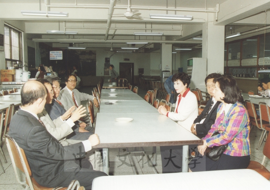 1995年9月28日至10月1日董事長張鏡湖率同董事穆閩珠、學務長陳嘉遠、韓文系副教授吳惠純出訪韓國的圖檔，第46張，共48張