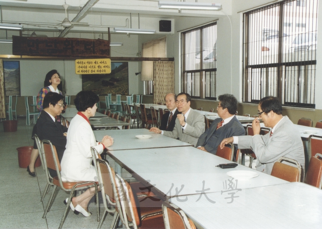 1995年9月28日至10月1日董事長張鏡湖率同董事穆閩珠、學務長陳嘉遠、韓文系副教授吳惠純出訪韓國的圖檔，第47張，共48張