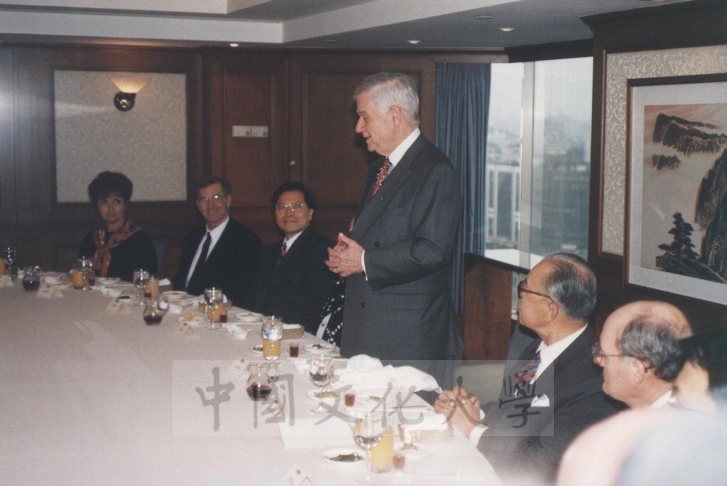 1996年2月9日美國聯邦參議員哈特斐(Senator Mark Hatfield)先生獲頒本校名譽法學博士學位頒贈典禮的圖檔，第14張，共15張