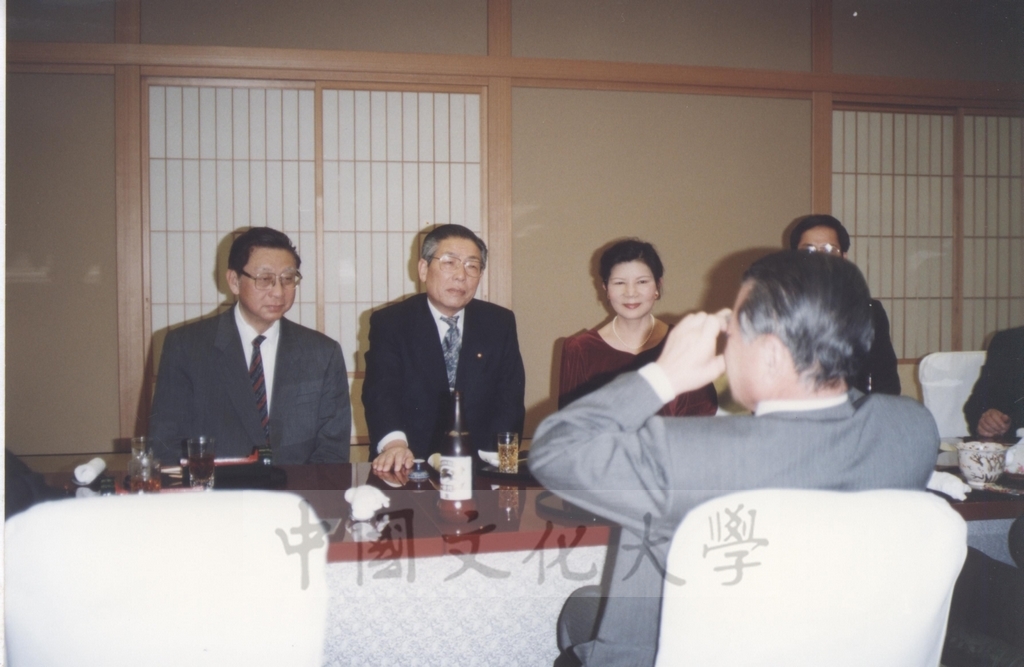 1996年4月1日日本參議員村上正邦先生假東京日本料亭「福田家」為張董事長、林校長一行接風的圖檔，第7張，共11張