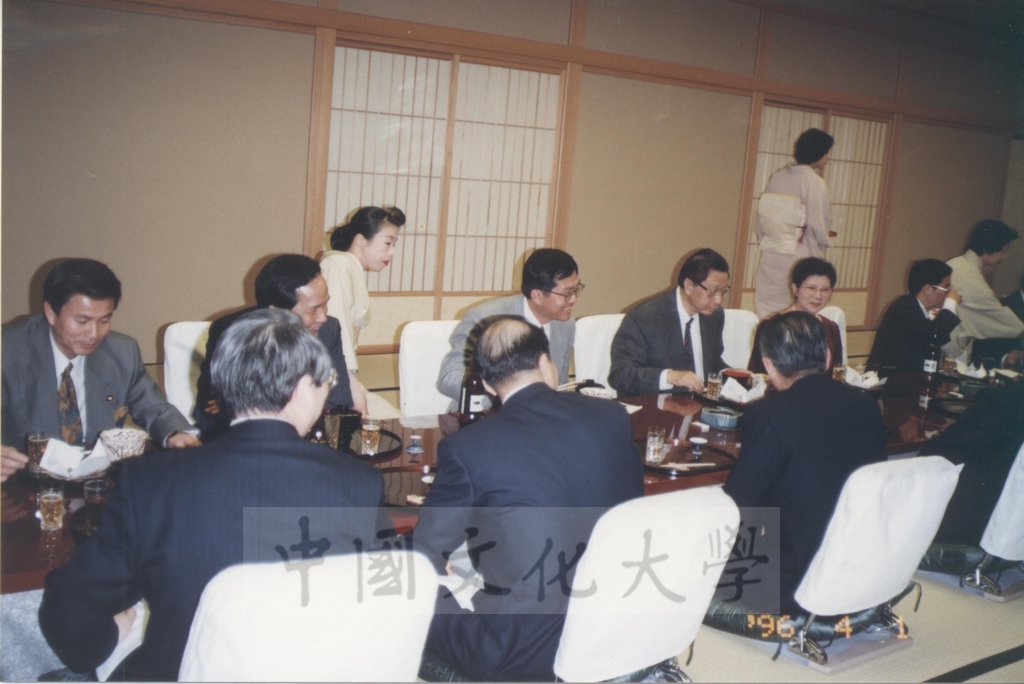 1996年4月1日日本參議員村上正邦先生假東京日本料亭「福田家」為張董事長、林校長一行接風的圖檔，第9張，共11張
