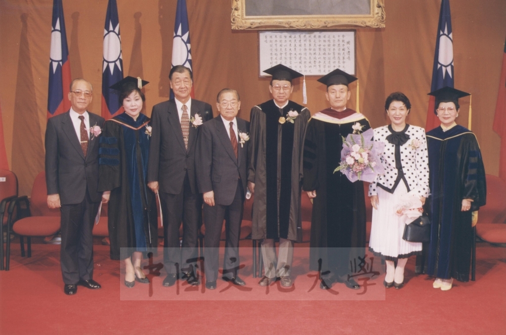 1996年6月15日本校八十四學年度畢業典禮上舉行前韓國駐華大使韓哲洙先生獲頒本校名譽法學博士學位頒贈典禮的圖檔，第2張，共5張