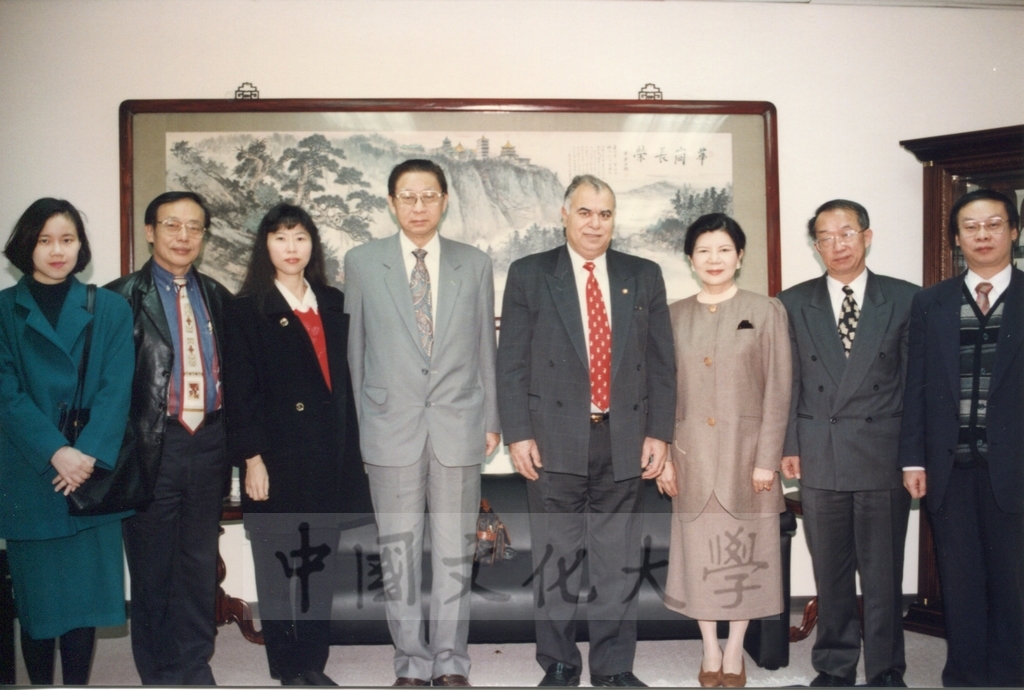 1996年12月7日約旦王國Mu'tah大學校長Dr. Abduiraahman Attiyat蒞校訪問拜會董事長張鏡湖的圖檔，第2張，共2張