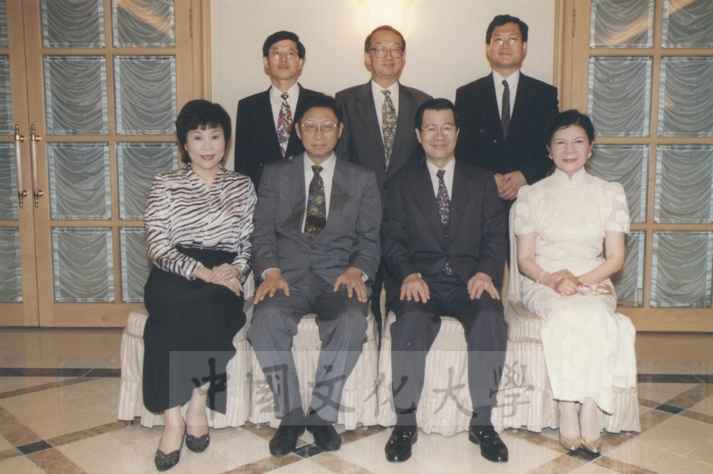 1997年9月24日董事長張鏡湖、董事穆閩珠、校長林彩梅率同師長參加北區大學校院長祝賀立委蕭萬長榮任行政院長聯誼餐會的圖檔，第5張，共5張