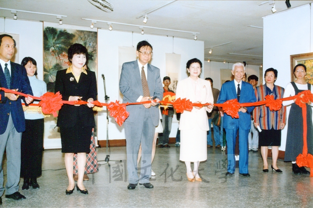 1997年11月5日本校第三十四屆美術系秋季學生美展開幕剪綵的圖檔，第1張，共1張