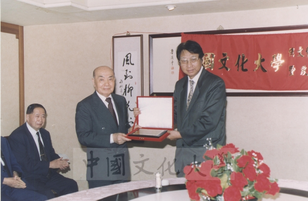 1994年4月本校外語學院俄文組成立三十年暨改設俄文系慶祝會的圖檔，第9張，共13張