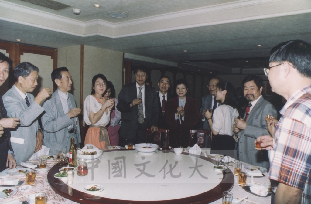 1994年4月本校外語學院俄文組成立三十年暨改設俄文系慶祝會的圖檔，第13張，共13張