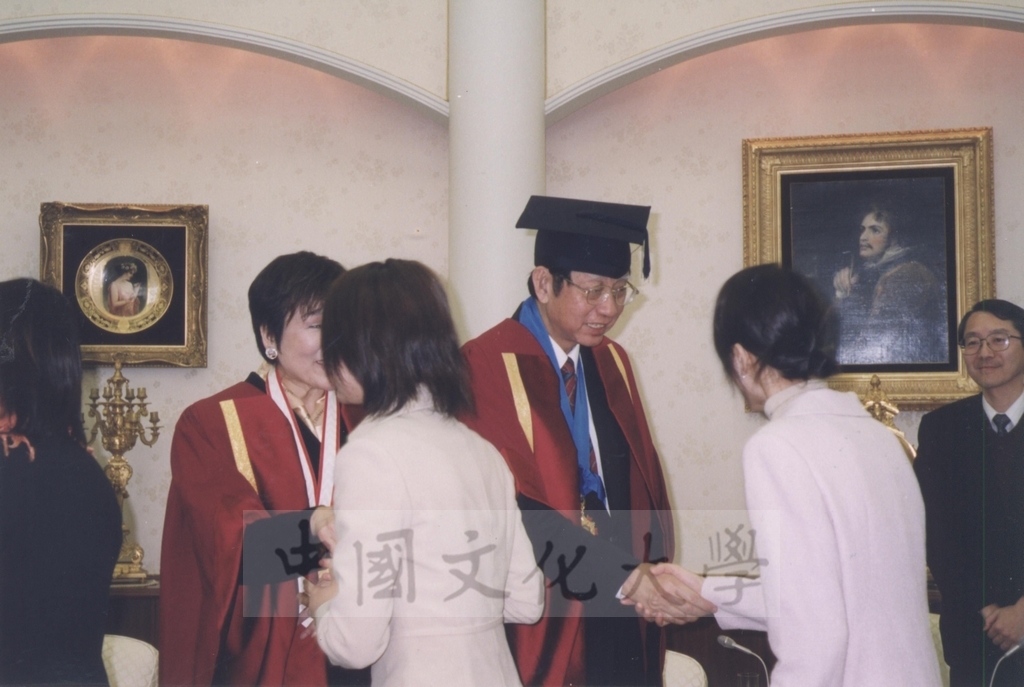 2003年3月24日董事長張鏡湖獲頒美國創價大學最高榮譽獎、董事穆閩珠獲頒日本創價女子短期大學最高榮譽獎、校長林彩梅獲頒日本創價大學教育文化獎的圖檔，第26張，共27張