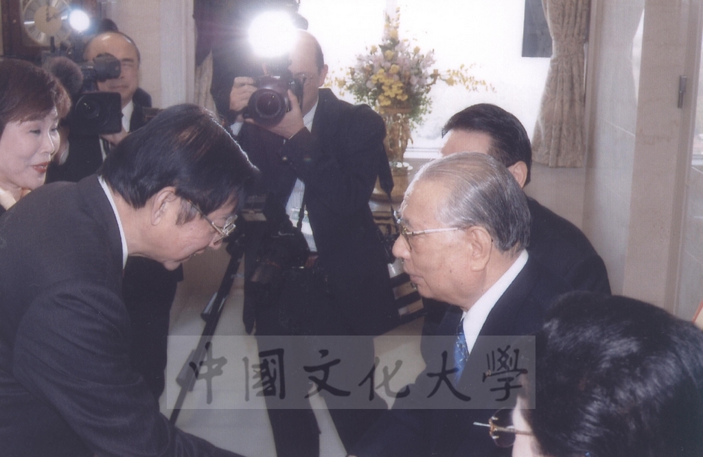 2003年3月24日國際創價學會(SGI)會長池田大作、夫人池田香峰子獲本校頒贈名譽博士學位的圖檔，第1張，共20張