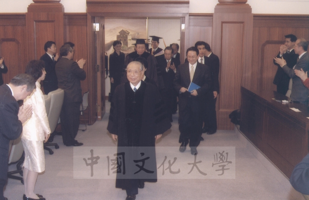 2003年3月24日國際創價學會(SGI)會長池田大作、夫人池田香峰子獲本校頒贈名譽博士學位的圖檔，第2張，共20張