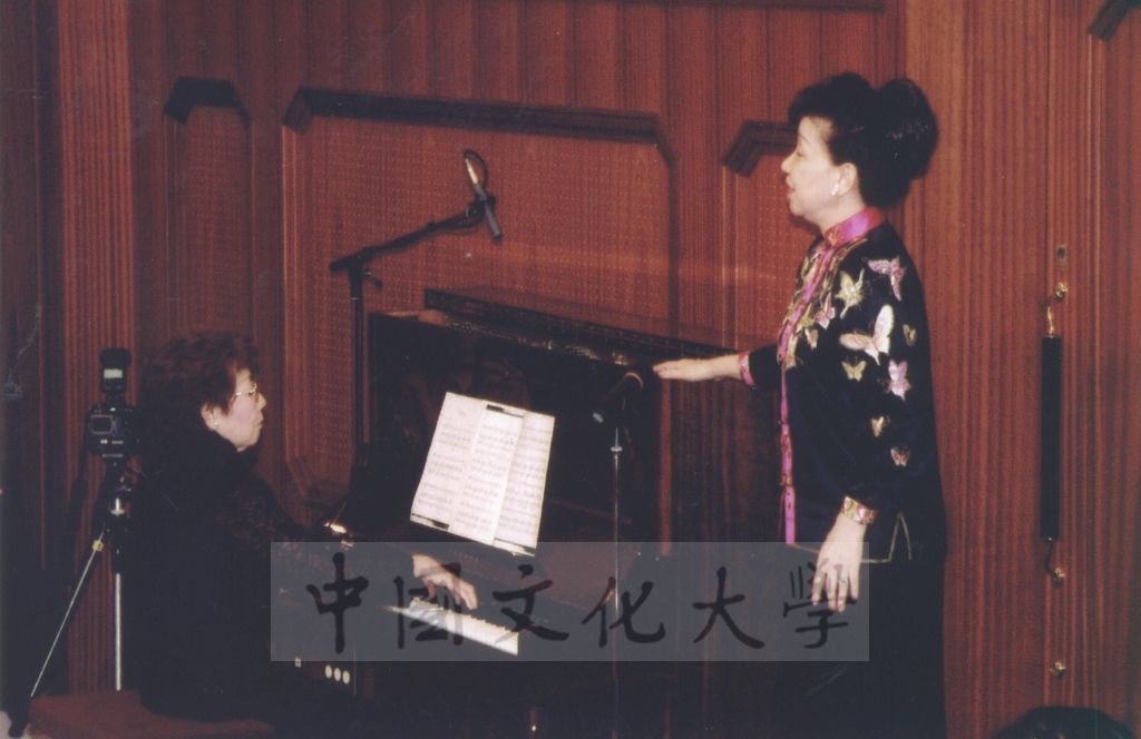 2003年3月24日國際創價學會(SGI)會長池田大作、夫人池田香峰子獲本校頒贈名譽博士學位的圖檔，第17張，共20張