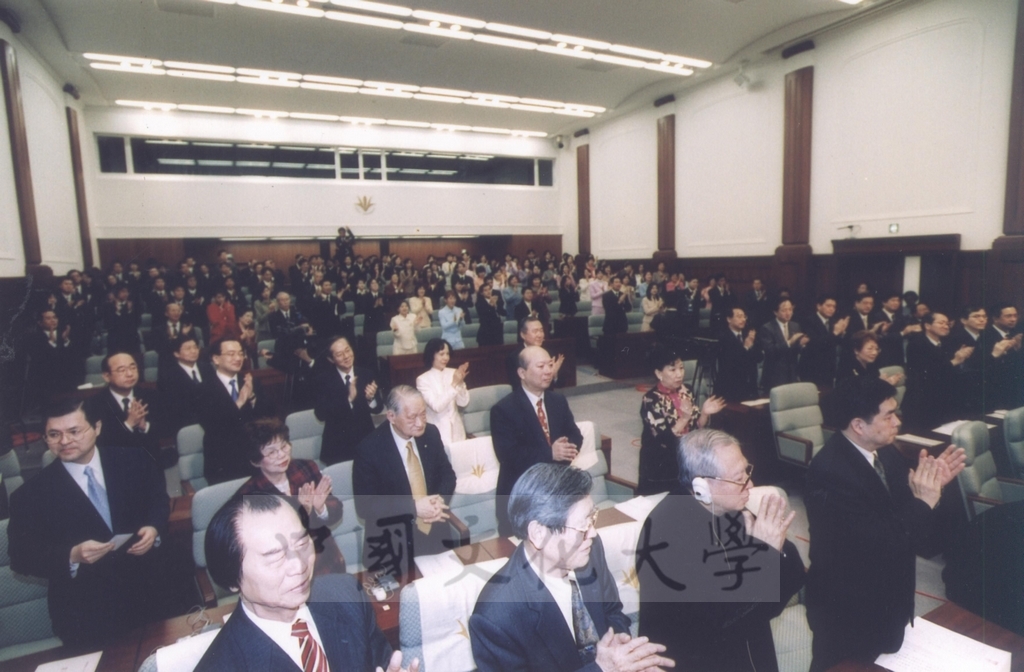 2003年3月24日國際創價學會(SGI)會長池田大作、夫人池田香峰子獲本校頒贈名譽博士學位的圖檔，第18張，共20張