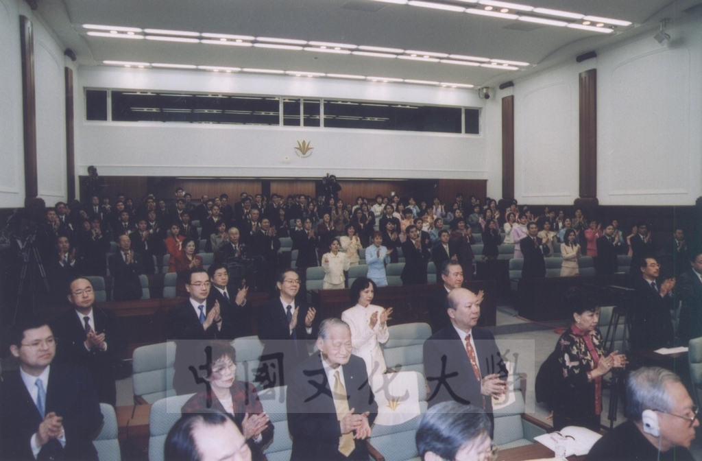 2003年3月24日國際創價學會(SGI)會長池田大作、夫人池田香峰子獲本校頒贈名譽博士學位的圖檔，第19張，共20張