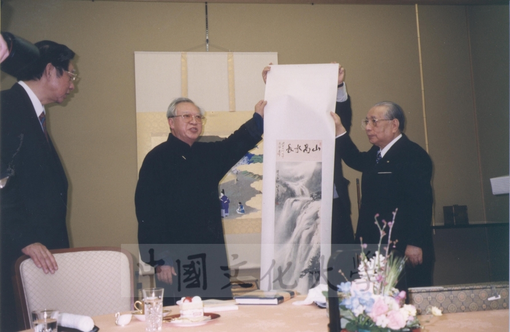 2003年3月24日董事長張鏡湖率訪問團拜會國際創價學會(SGI)會長池田大作先生並出席池田會長的歡宴的圖檔，第8張，共12張