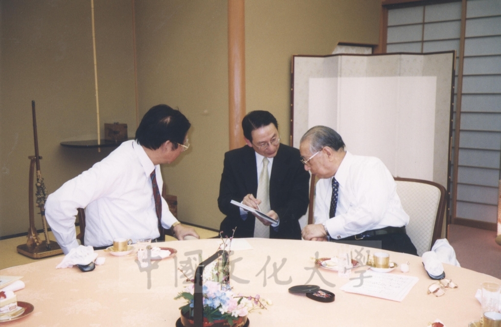 2003年3月24日董事長張鏡湖率訪問團拜會國際創價學會(SGI)會長池田大作先生並出席池田會長的歡宴的圖檔，第12張，共12張