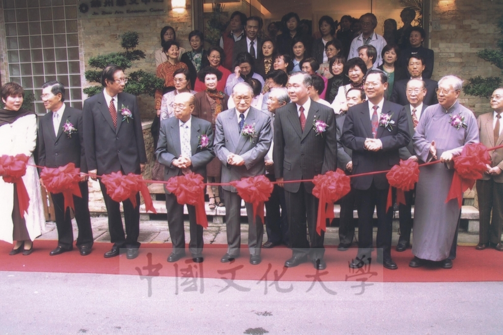 2003年4月11日台灣創價學會舉辦「盡攜書畫到天涯─歐豪年作品展」開幕剪綵的圖檔，第22張，共66張