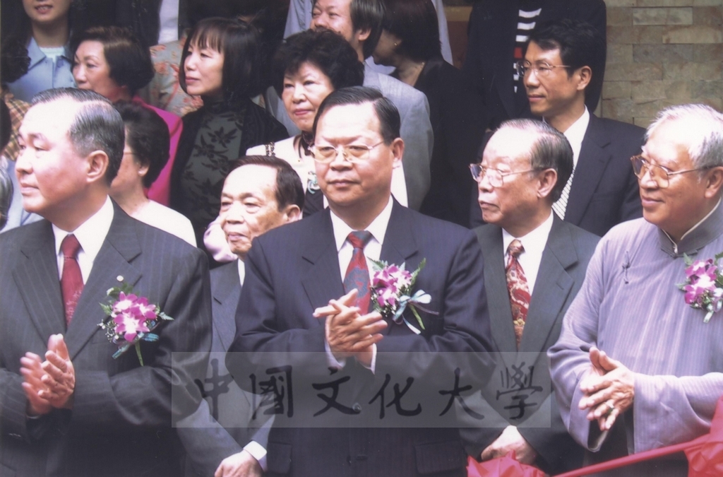 2003年4月11日台灣創價學會舉辦「盡攜書畫到天涯─歐豪年作品展」開幕剪綵的圖檔，第25張，共66張