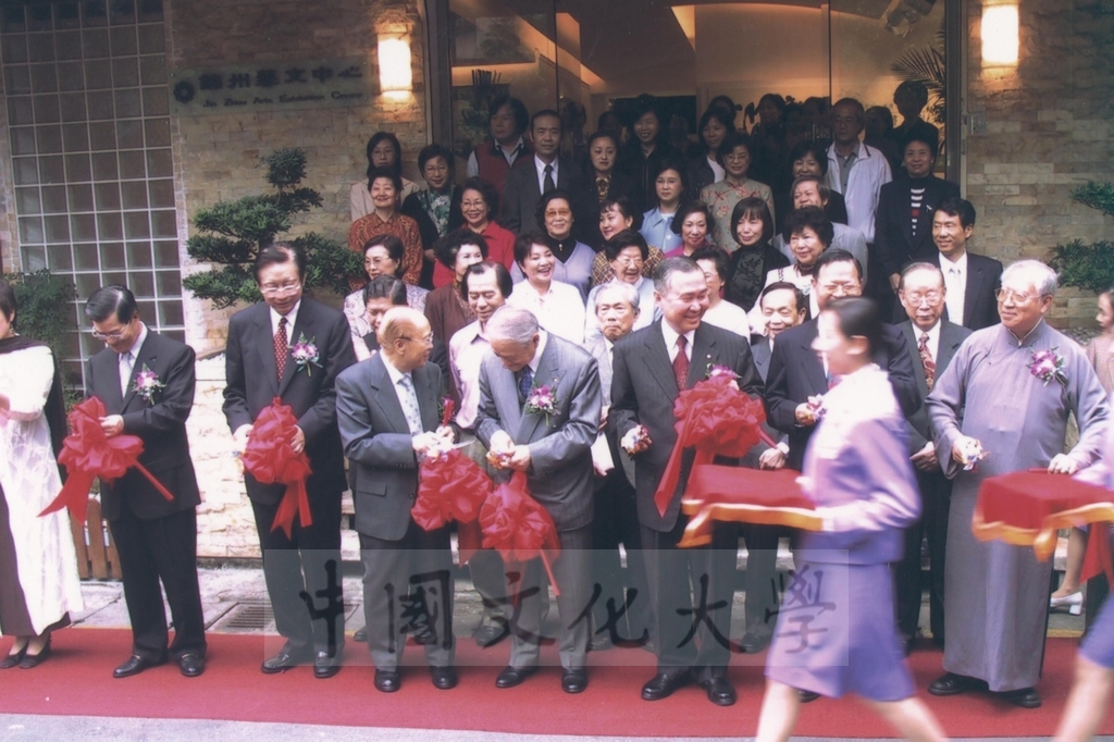 2003年4月11日台灣創價學會舉辦「盡攜書畫到天涯─歐豪年作品展」開幕剪綵的圖檔，第27張，共66張