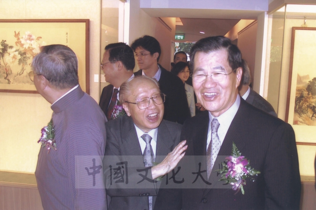 2003年4月11日台灣創價學會舉辦「盡攜書畫到天涯─歐豪年作品展」開幕剪綵的圖檔，第31張，共66張