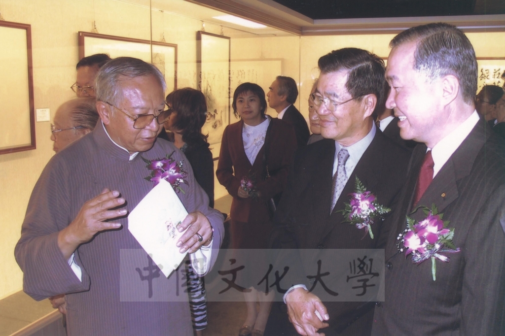 2003年4月11日台灣創價學會舉辦「盡攜書畫到天涯─歐豪年作品展」開幕剪綵的圖檔，第34張，共66張
