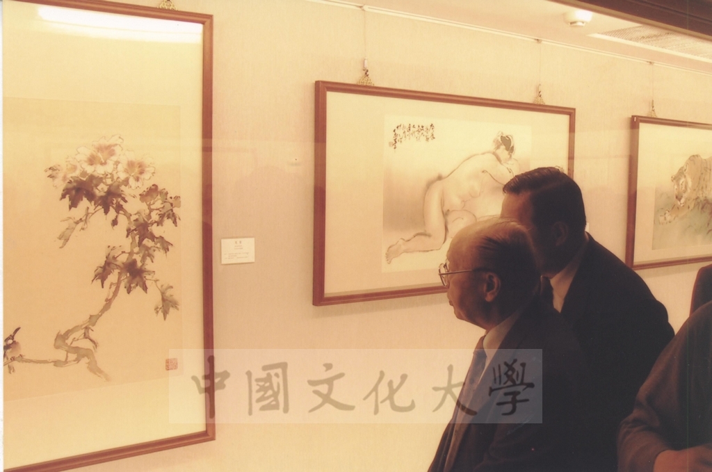 2003年4月11日台灣創價學會舉辦「盡攜書畫到天涯─歐豪年作品展」開幕剪綵的圖檔，第36張，共66張