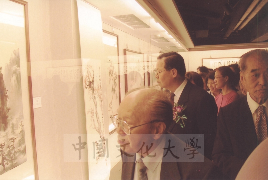 2003年4月11日台灣創價學會舉辦「盡攜書畫到天涯─歐豪年作品展」開幕剪綵的圖檔，第38張，共66張