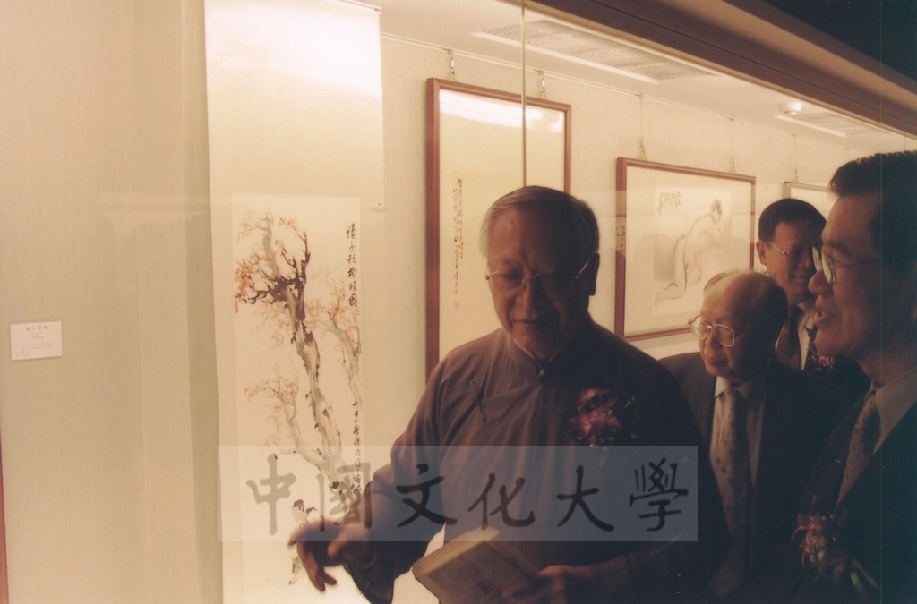 2003年4月11日台灣創價學會舉辦「盡攜書畫到天涯─歐豪年作品展」開幕剪綵的圖檔，第42張，共66張