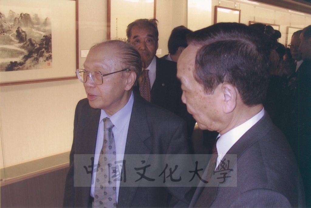 2003年4月11日台灣創價學會舉辦「盡攜書畫到天涯─歐豪年作品展」開幕剪綵的圖檔，第44張，共66張