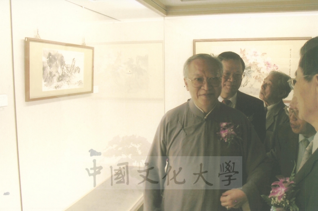 2003年4月11日台灣創價學會舉辦「盡攜書畫到天涯─歐豪年作品展」開幕剪綵的圖檔，第45張，共66張