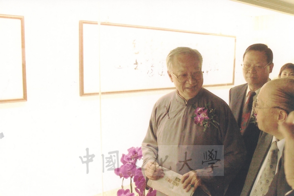 2003年4月11日台灣創價學會舉辦「盡攜書畫到天涯─歐豪年作品展」開幕剪綵的圖檔，第46張，共66張