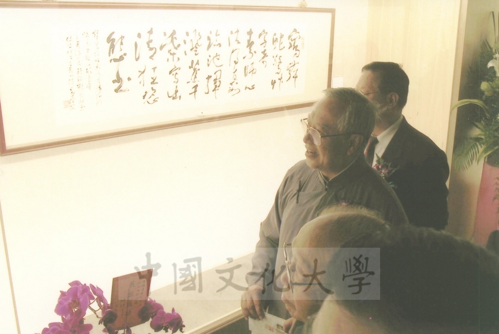 2003年4月11日台灣創價學會舉辦「盡攜書畫到天涯─歐豪年作品展」開幕剪綵的圖檔，第47張，共66張
