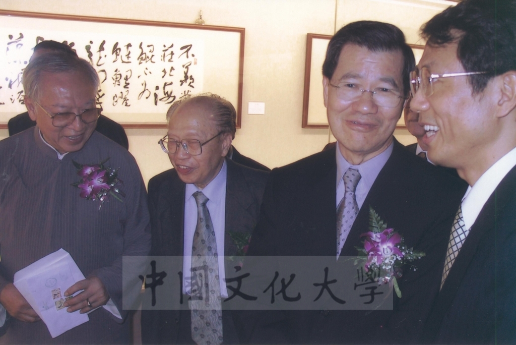 2003年4月11日台灣創價學會舉辦「盡攜書畫到天涯─歐豪年作品展」開幕剪綵的圖檔，第49張，共66張