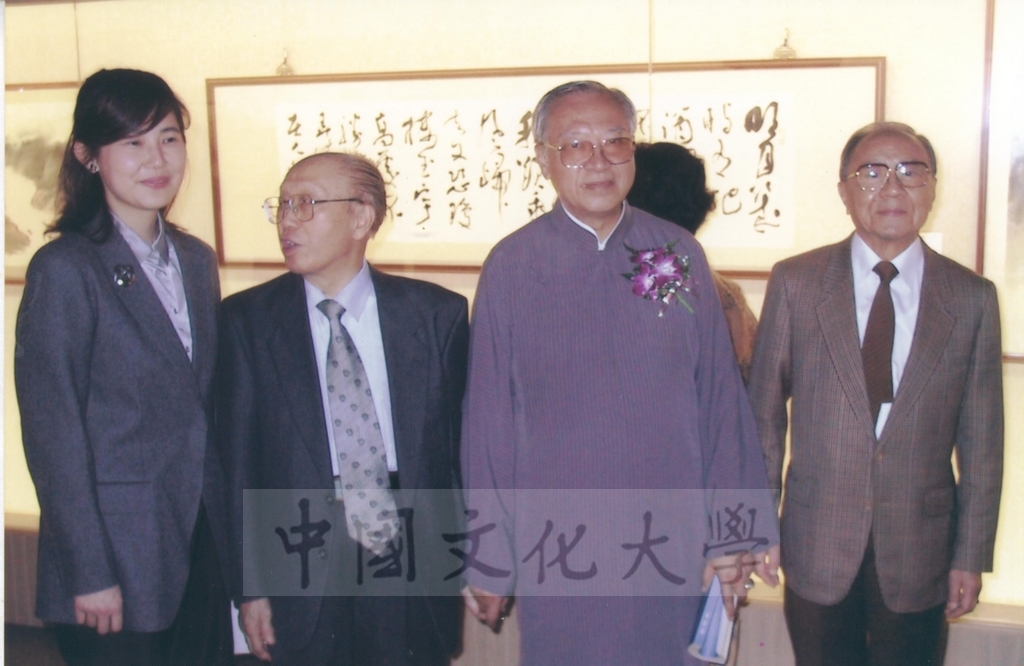 2003年4月11日台灣創價學會舉辦「盡攜書畫到天涯─歐豪年作品展」開幕剪綵的圖檔，第53張，共66張