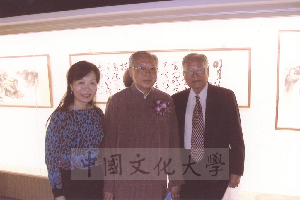 2003年4月11日台灣創價學會舉辦「盡攜書畫到天涯─歐豪年作品展」開幕剪綵的圖檔，第55張，共66張