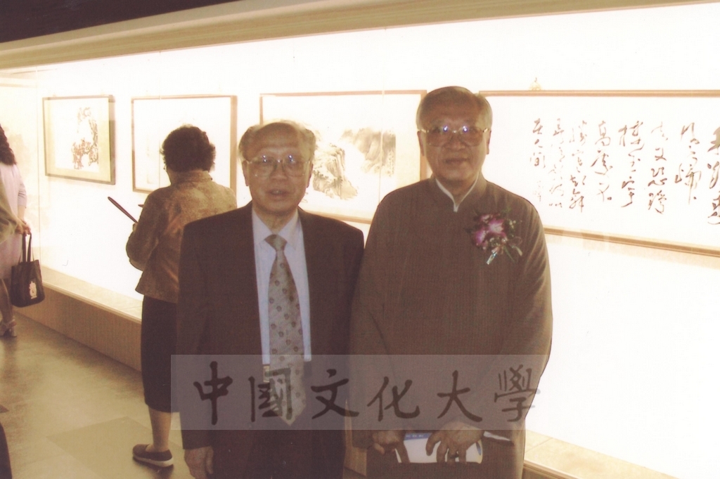 2003年4月11日台灣創價學會舉辦「盡攜書畫到天涯─歐豪年作品展」開幕剪綵的圖檔，第56張，共66張