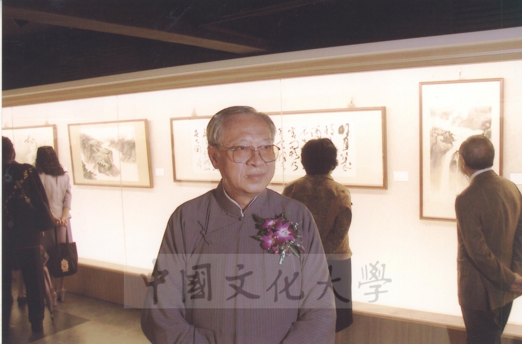 2003年4月11日台灣創價學會舉辦「盡攜書畫到天涯─歐豪年作品展」開幕剪綵的圖檔，第57張，共66張