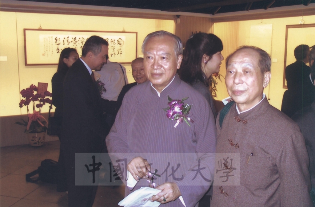 2003年4月11日台灣創價學會舉辦「盡攜書畫到天涯─歐豪年作品展」開幕剪綵的圖檔，第58張，共66張