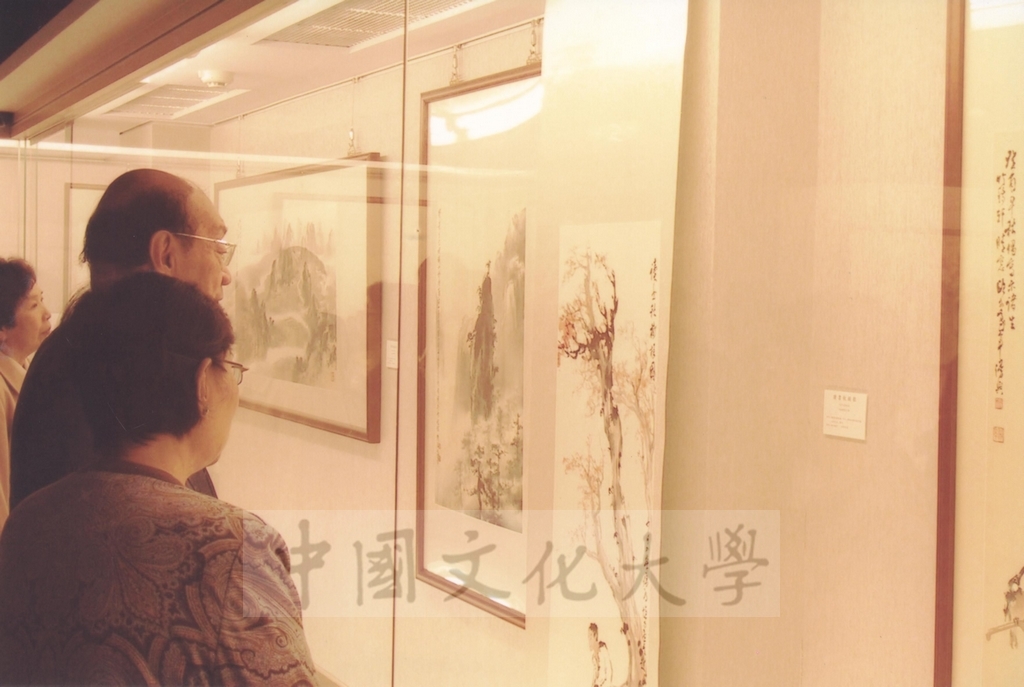2003年4月11日台灣創價學會舉辦「盡攜書畫到天涯─歐豪年作品展」開幕剪綵的圖檔，第60張，共66張