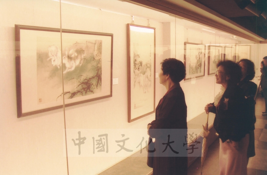 2003年4月11日台灣創價學會舉辦「盡攜書畫到天涯─歐豪年作品展」開幕剪綵的圖檔，第61張，共66張