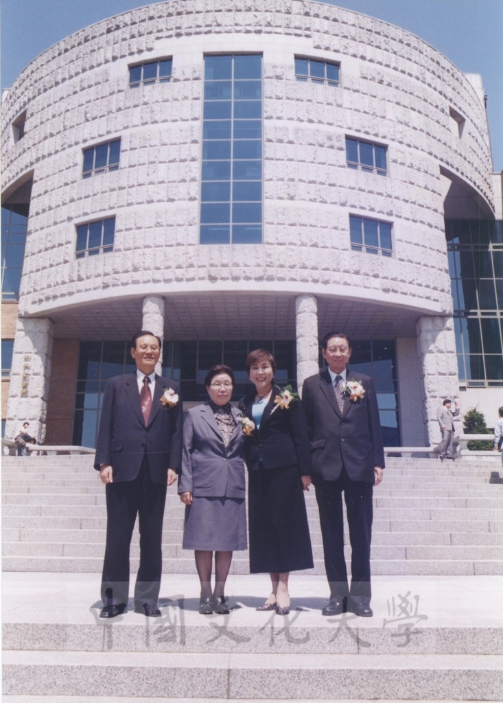 2003年4月21日前校長林彩梅獲頒韓國湖南大學名譽行政學博士學位的圖檔，第8張，共9張
